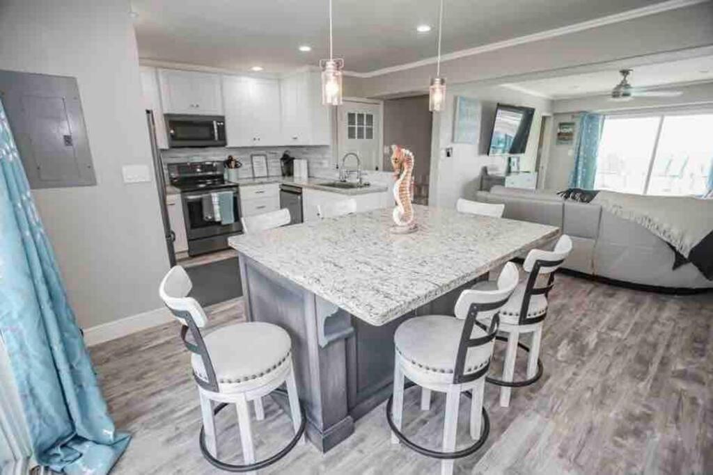 Beachfront Retreat! 3 Steps To Walkover! Surfside Beach Bagian luar foto